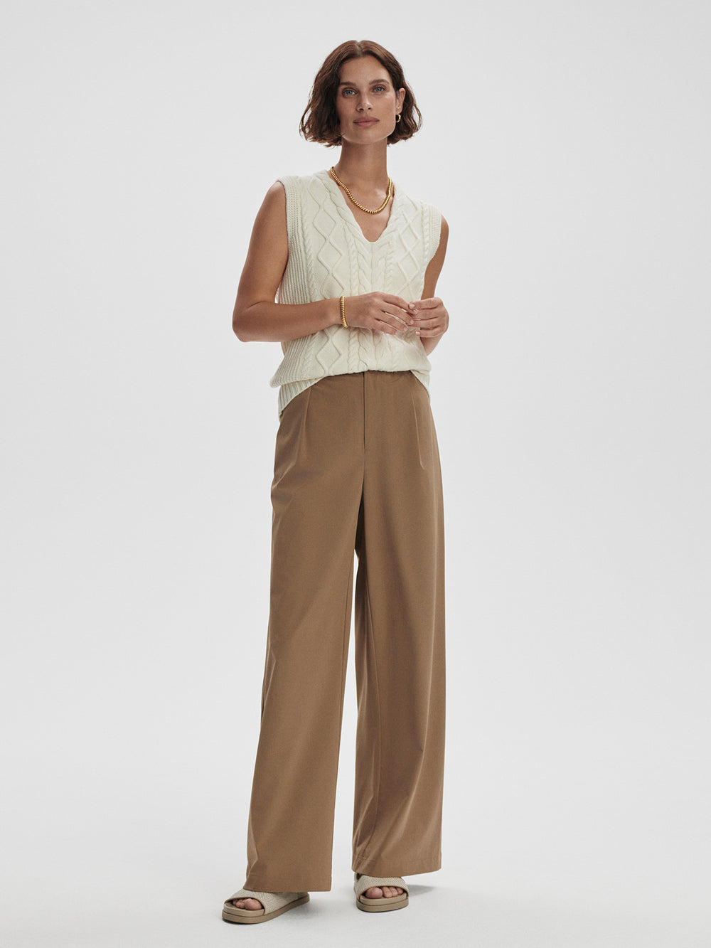 KAY CABLE KNIT VEST - SNOW WHITE – BELLE | MODE