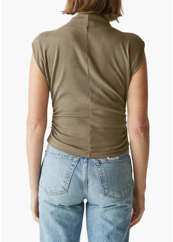 AMARA RIBBED POWER SHOULDER TEE - OLIVE