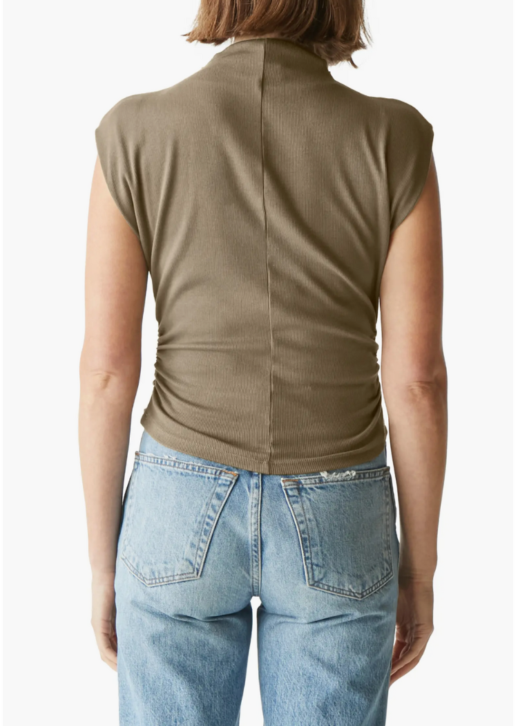 AMARA RIBBED POWER SHOULDER TEE - OLIVE