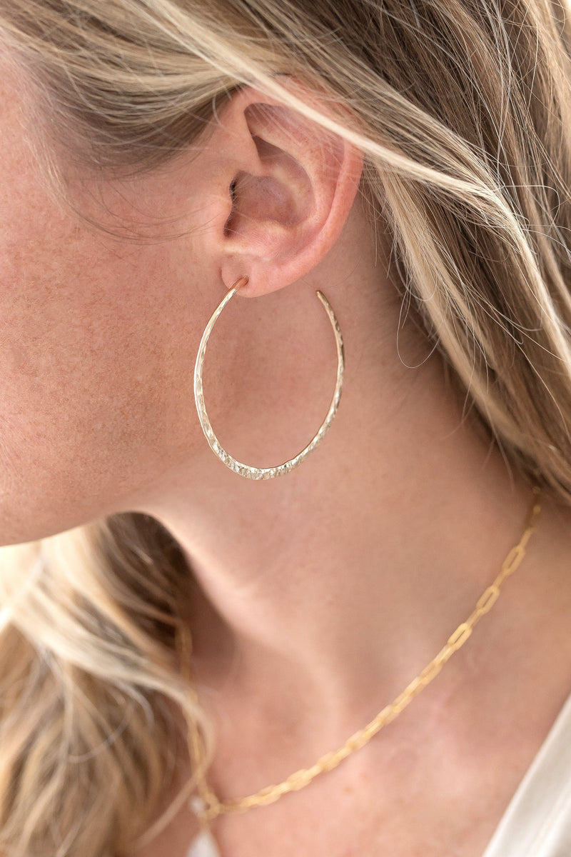 HAMMERED HOOP EARRINGS - GOLD