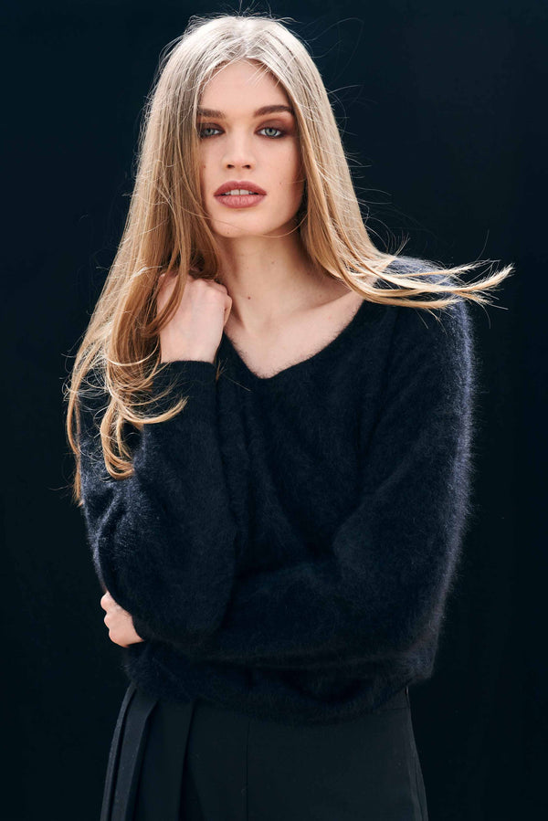 BRUSHED CASHMERE BOXY V-NECK - NIGHT