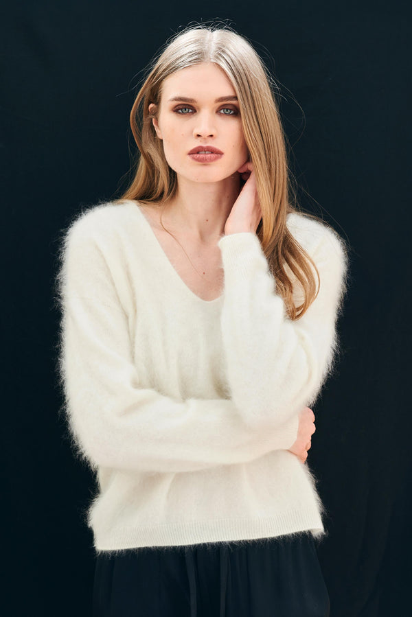 BRUSHED CASHMERE BOXY V-NECK - ECRU