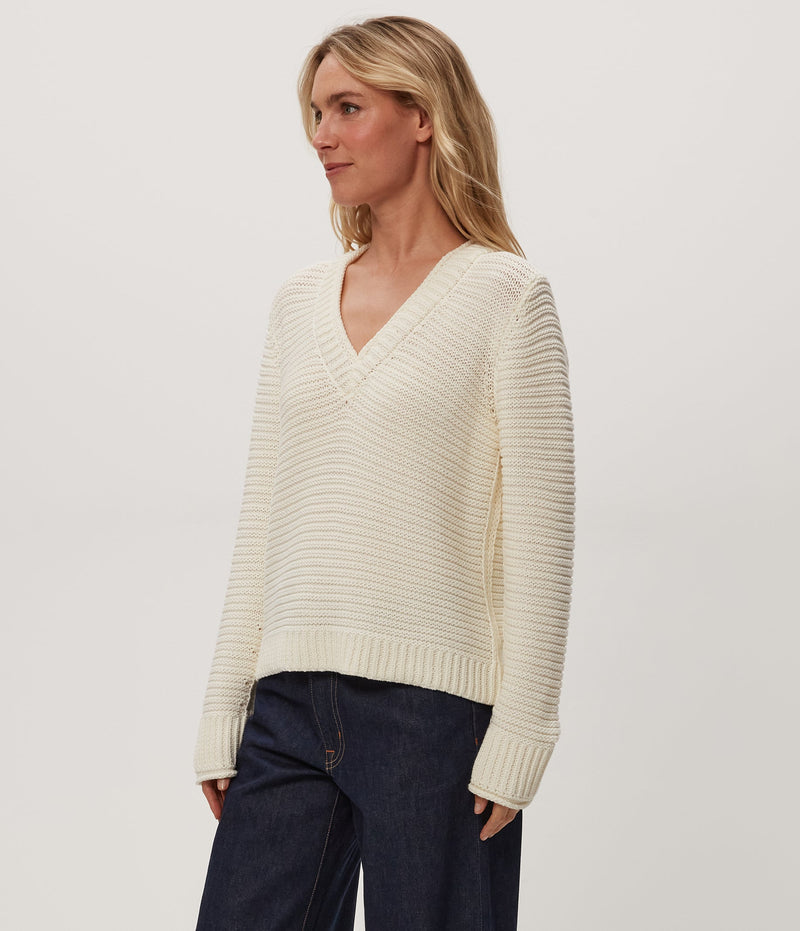LINDA V-NECK PULLOVER - IVO