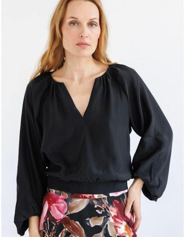 GO BUBBLED UP BLOUSE - BLK