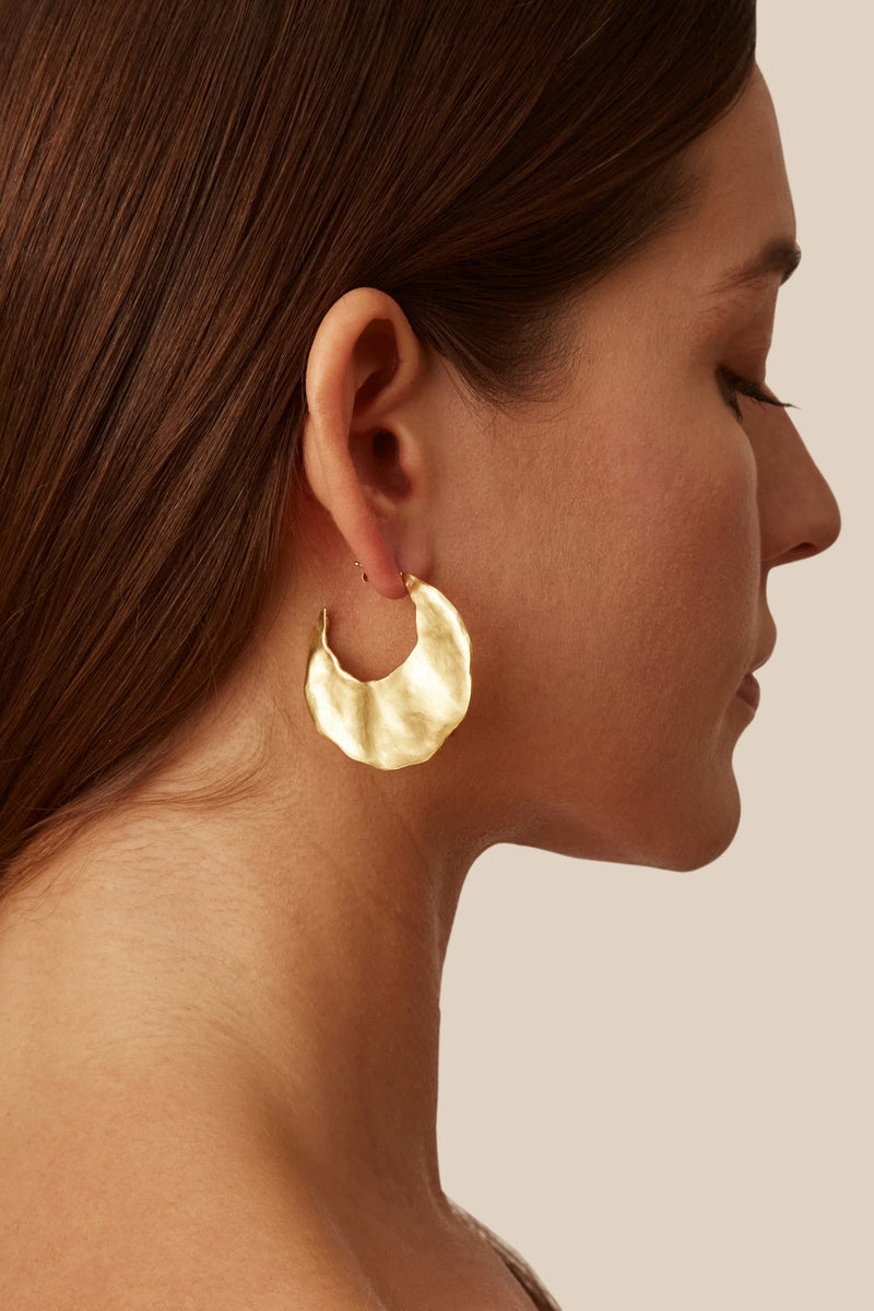 GRANDE GOLD CRESCENT WAVE EARRINGS