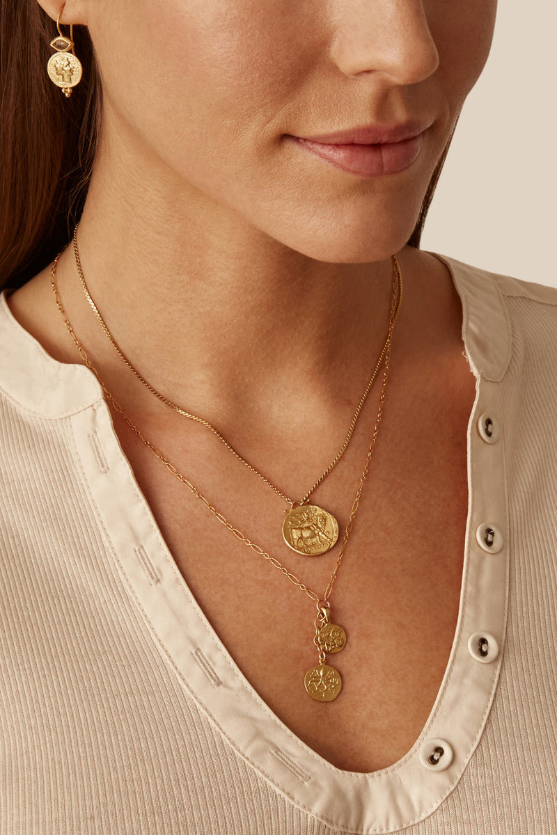 GOLD DAPHNE CHARM NECKLACE