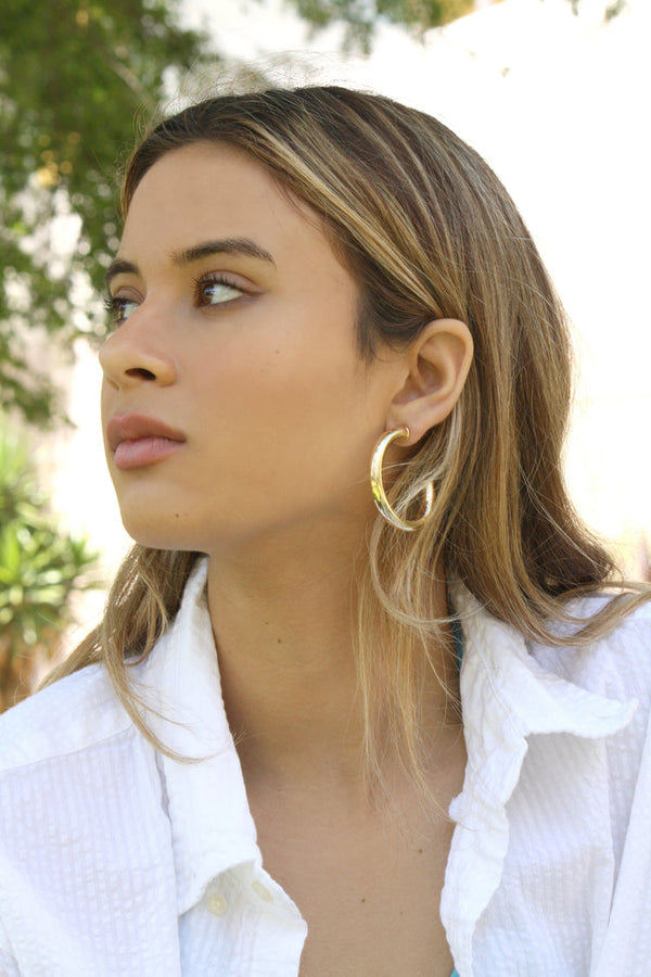 SHANNON MED POLISHED HOOP EARRINGS - GOLD