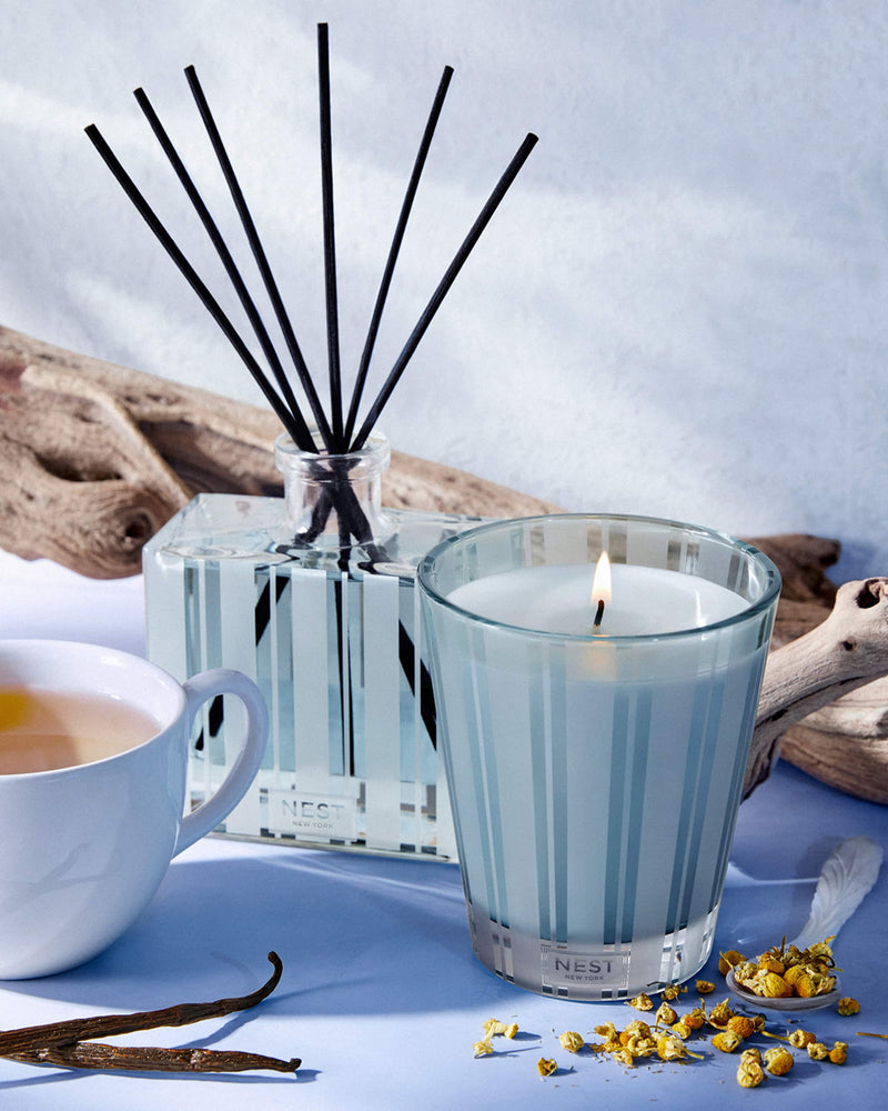 8.1 oz. DRIFTWOOD & CHAMOMILE CLASSIC CANDLE